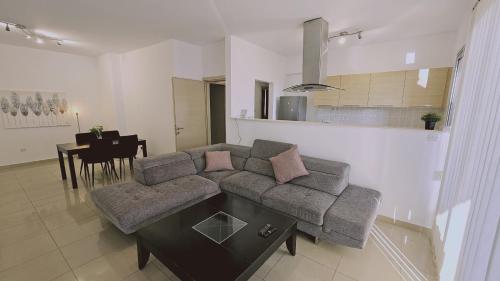 STAY White Petals Apartment - image 5