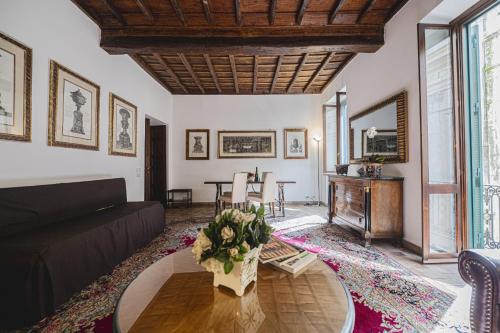 Via Giulia Charming Apartment with Balcony, Rome (photo 3)