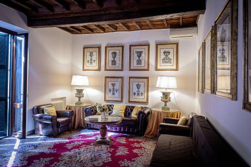 Via Giulia Charming Apartment with Balcony, Rome (photo 4)