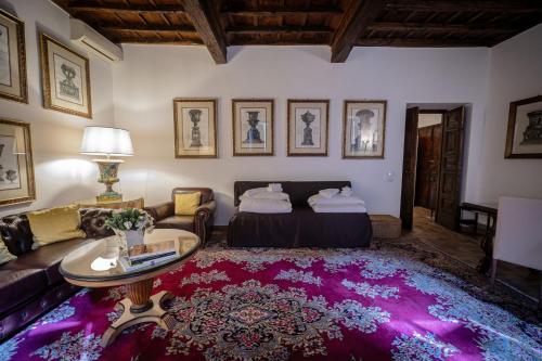 Via Giulia Charming Apartment with Balcony, Rome (photo 6)