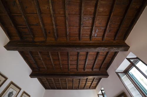 Via Giulia Charming Apartment with Balcony - image 8