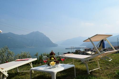  Villa Domus Bianca Mountain Lake Iseo Hospitality in Costa Volpino