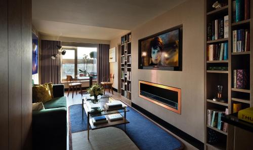 room detail thumbnail 1