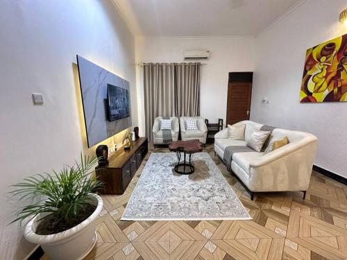 3 brm apart fully Furnished Near St peters Oysterbay and Masaki