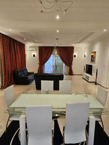 Aufenthaltsraum/TV-Zimmer, Octave's APT in Pointe-Noire