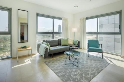 Marina Sea-front Retreat by Sea N' Rent