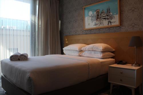 Economy Room image 1