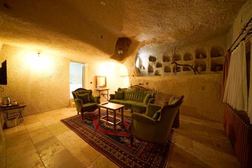 King Cave Suite