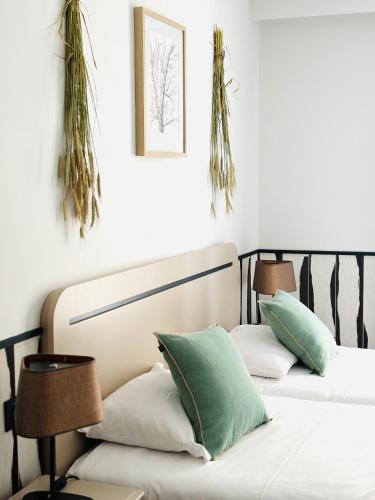 2 twin beds