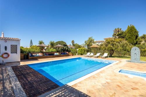 Amazing Carvoeiro Villa - Villa Carvoeiro Grande - 16 Bedrooms - Private Pool and Great for Large Groups - Algarve