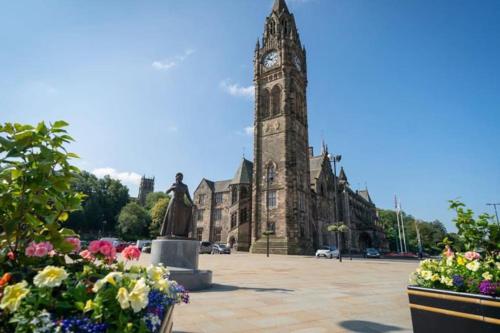 Rochdale Train STN, Large House