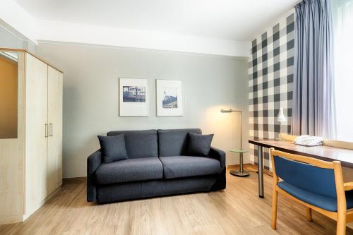2 twin beds, 1 sofa bed