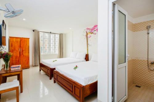 Quadruple Room image 6