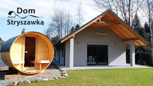 Dom nad Stryszawką z BALIĄ i SAUNĄ - domek wypoczynkowy