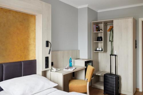 Standard Double Room image 2