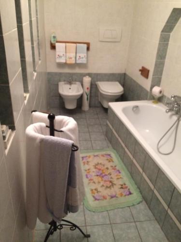 Bathroom, Apartment Luzi in Urbania