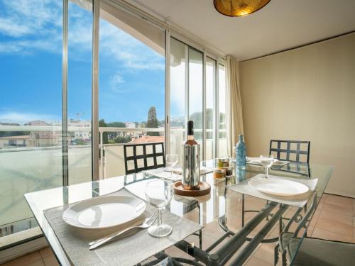 Apartment Les Calanques d'Azur by Interhome
