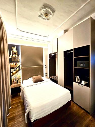 Hotel Mythos - image 10