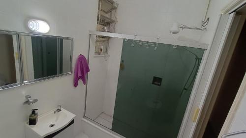 Shower, Quarto em Apartamento Compartilhado in Meier