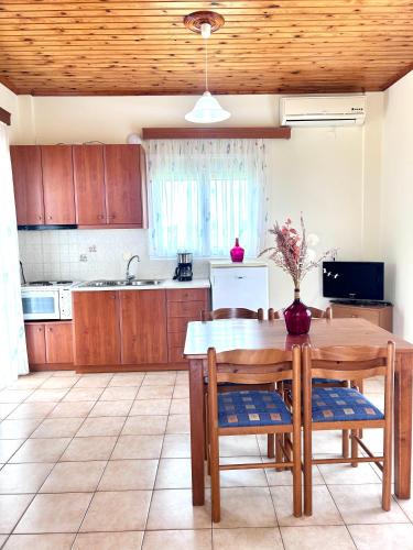 Orfanos Houses No2 in Agios Georgios