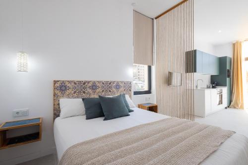 FLORIT FLATS - Ceramic Home - 4 Guest - AC WiFi - Near Sorolla Train Station, Valencia