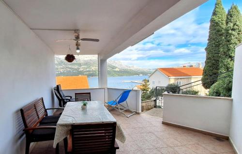 Beautiful Apartment In Korcula With Kitchen