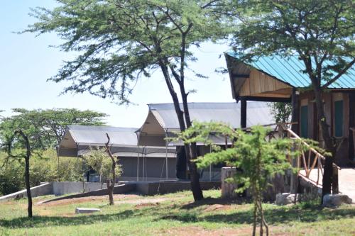 Mara Safaris lodge tent camp