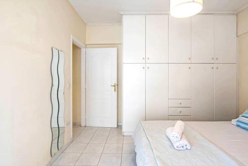 Colourful and bright apt in Kallithea - image 8