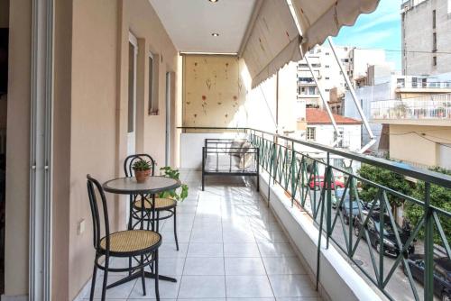 Colourful and bright apt in Kallithea - image 6