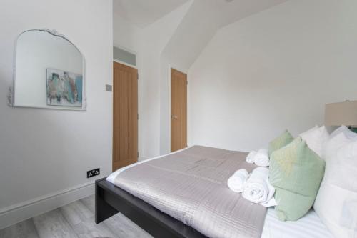 Beautiful Notting Hill Apt - image 14