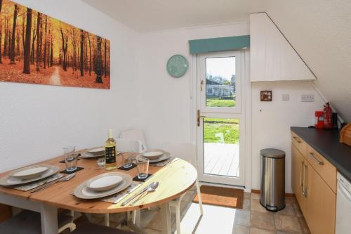 Chalet Two, Deal (photo 5)