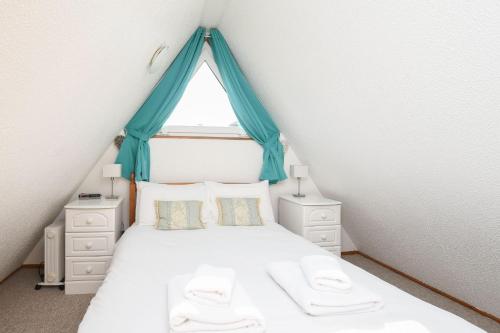 Chalet Two, Deal (photo 10)