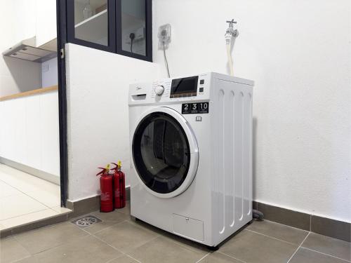 Instaworthy 3B2B 6 pax - Free Wifi - Old Klang Road Instaworthy 3B2B 6 pax - Free Wifi - Old Klang Road