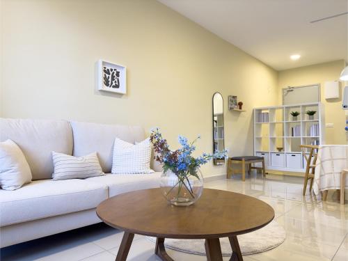 Instaworthy 3B2B 6 pax - Free Wifi - Old Klang Road Instaworthy 3B2B 6 pax - Free Wifi - Old Klang Road