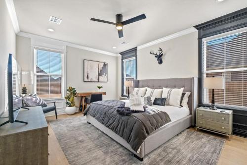 Apollo House-Amazing Location in Rogers-Sleeps 11 Apollo House-Amazing Location in Rogers-Sleeps 11