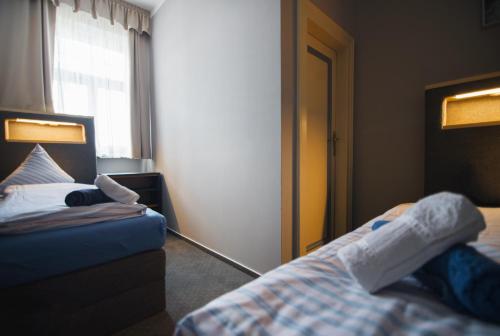 2 bedrooms, 3 beds