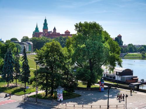 Castle View Apartments by Tyzenhauz