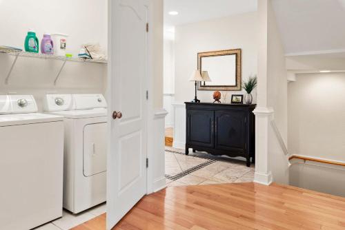 Five-Bedroom Holiday Home image 8