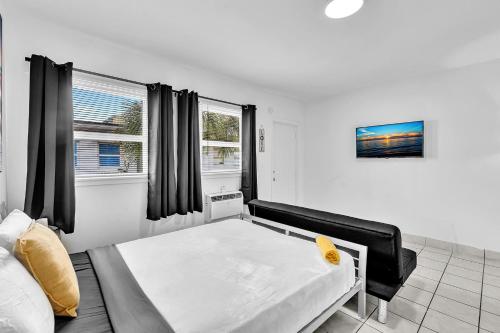 Luxury Studio Suite Young Circle & Hollywood Blvd in Hollywood, USA