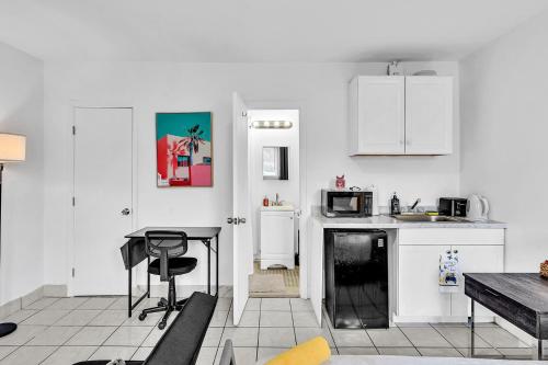 Luxury Studio Suite Young Circle & Hollywood Blvd in Hollywood, USA