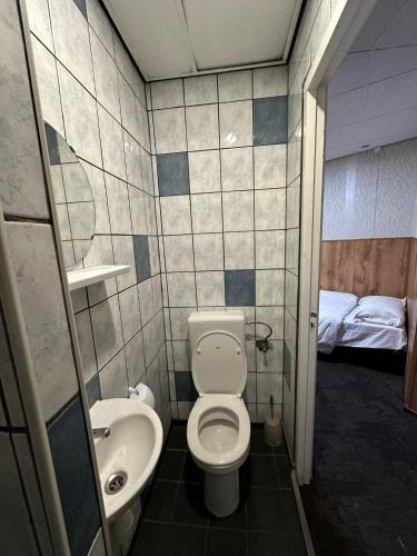 Single room, private bathroom