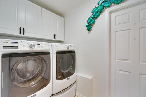 Cape Coral Home with AC Pool BBQ and Fire Pit! - image 11