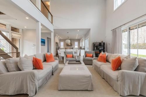 Балкон, Villa Kimaal - Luxury with pool in Саг-Харбор