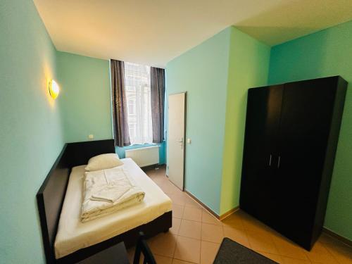 Angel Hotel - image 2