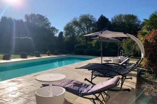 Градина, Appartement Élégant, Climatisation et Piscine (Appartement Elegant, Climatisation et Piscine) in Етамп