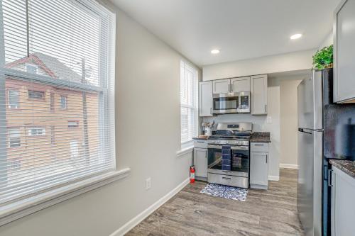 Lovely Pittsburgh Apartment about 5 Mi to Downtown! in Pittsburgh, USA