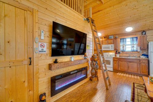 Riverfront Cabin Near Smoky Mountain National Park in Walland, USA