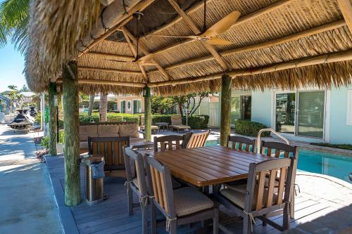 Marathon Vacation Bliss Waterfront Pool and Cabana in 杜科基