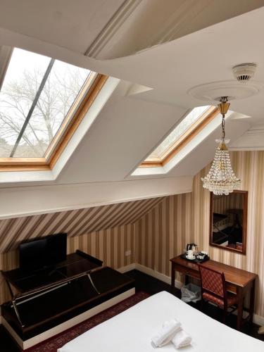 The Mountford Hotel - main image