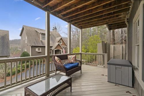 The Laurel Ridge Den in Big Canoe with hot tub